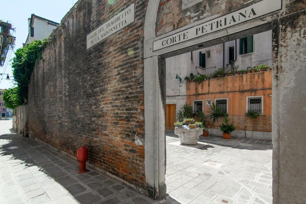 Residence Alma - Rialto Bridge Венеція Екстер'єр фото