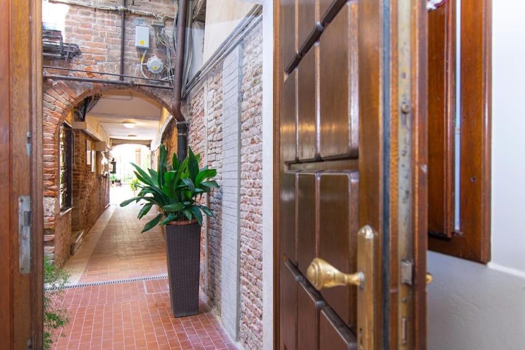 Residence Alma - Rialto Bridge Венеція Екстер'єр фото